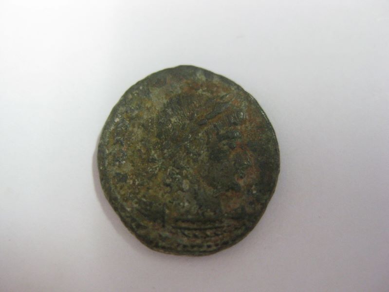 monnaie romaine, empereur Constantin Ier (?)