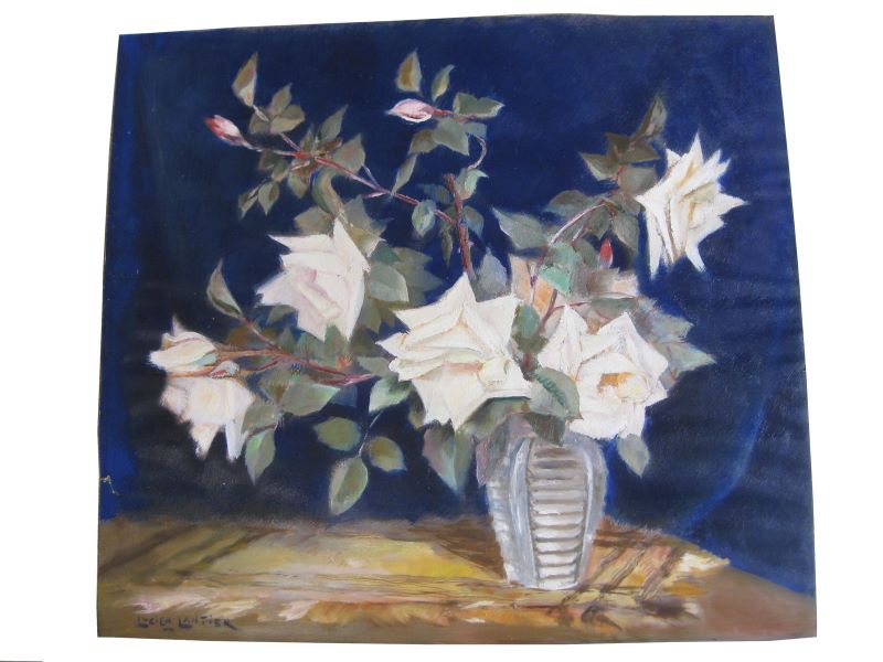 Nature morte ou bouquet de roses blanches