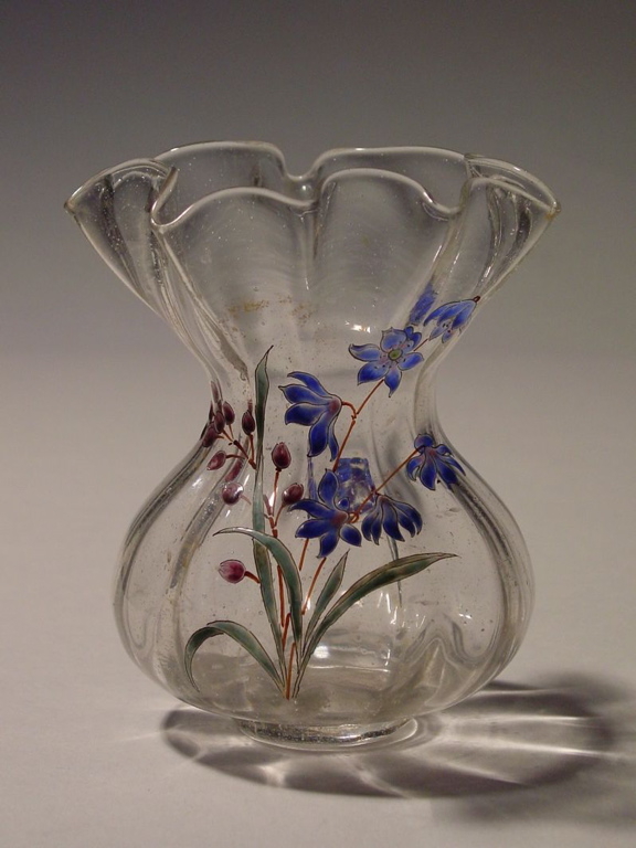 vase aumônière à décor floral (titre factice)