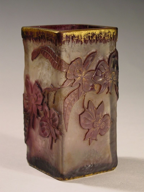 vase carré aux orchidées (titre factice)