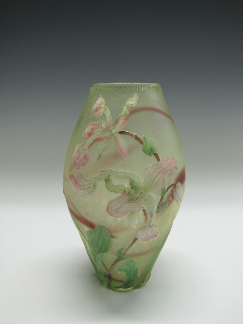 vase à décor intercalaire d'orchidées (titre factice)