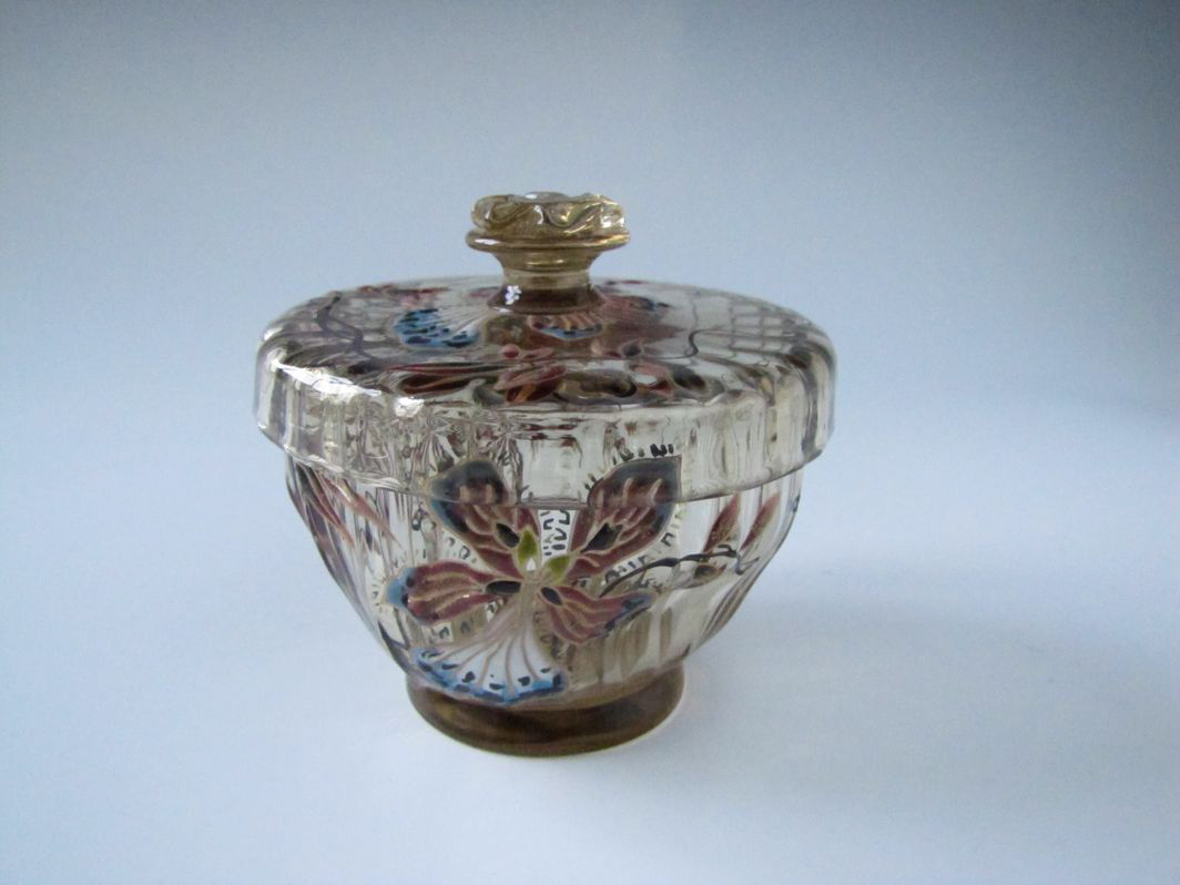 bonbonnière à décor floral (titre factice)