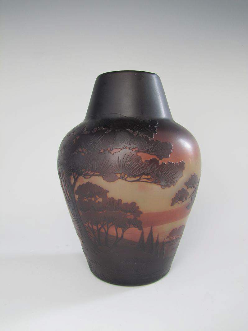 vase au paysage de lac (titre factice)