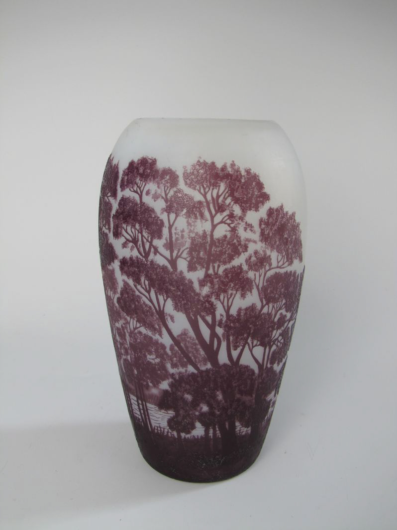 vase à décor de rivière (titre factice)