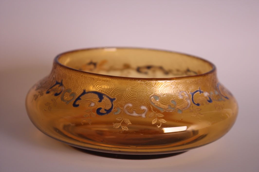 bonbonnière à décor de rinceaux (titre factice)