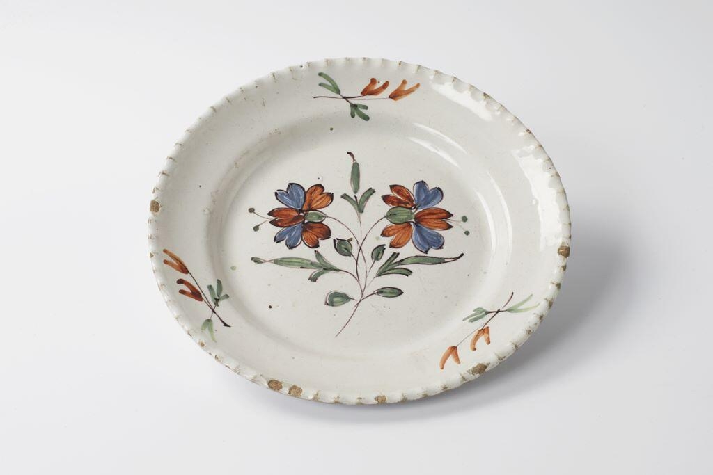 Assiette à décor floral