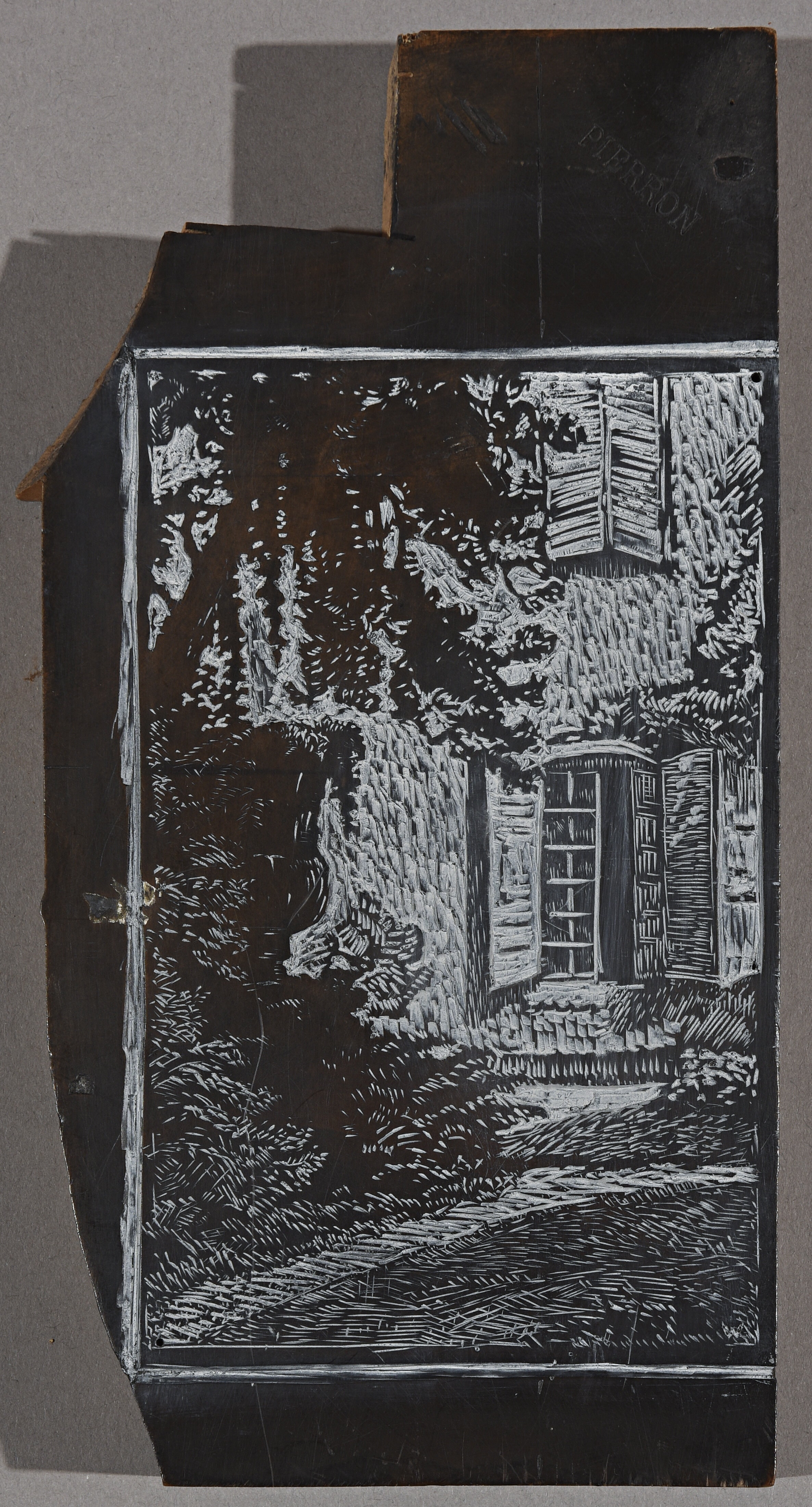 Façade de la maison Waidmann sur parc avec vase Médicis ; matrice xylographie