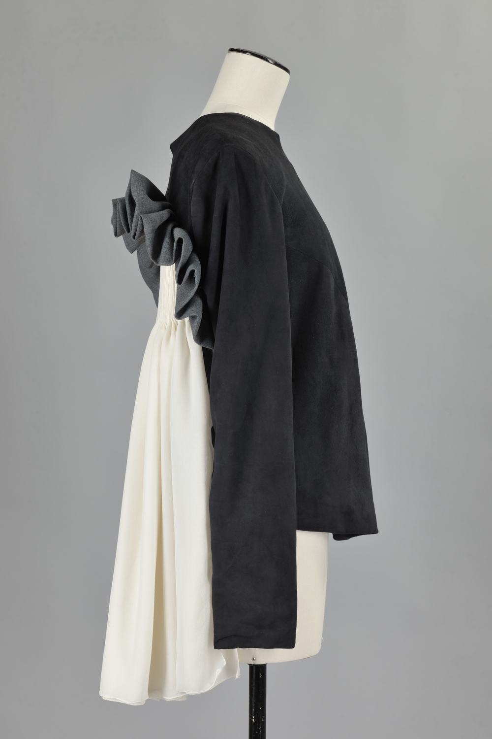 Haut à manche longue noir, gris et écru