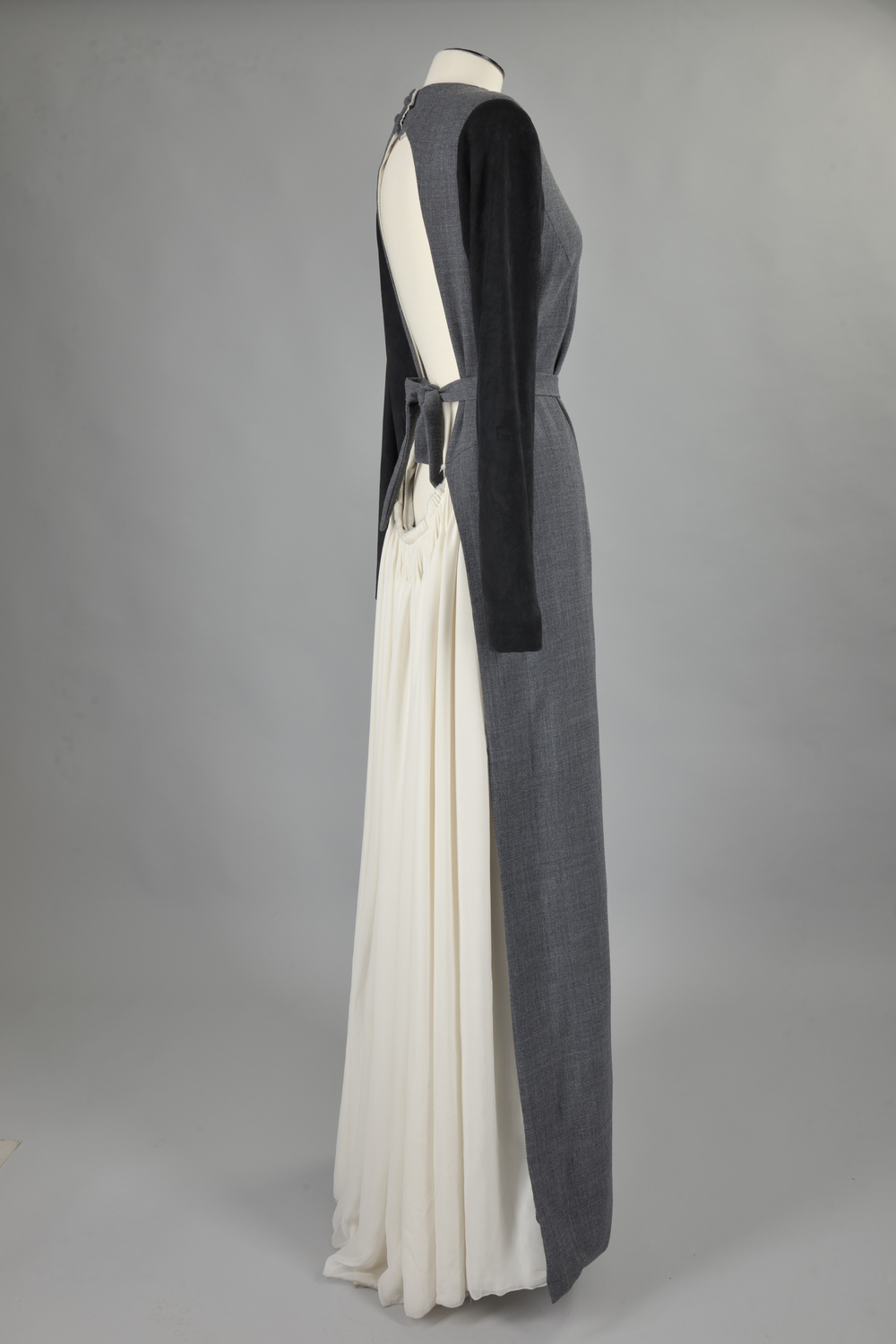 Robe longue à dos nu et sa ceinture