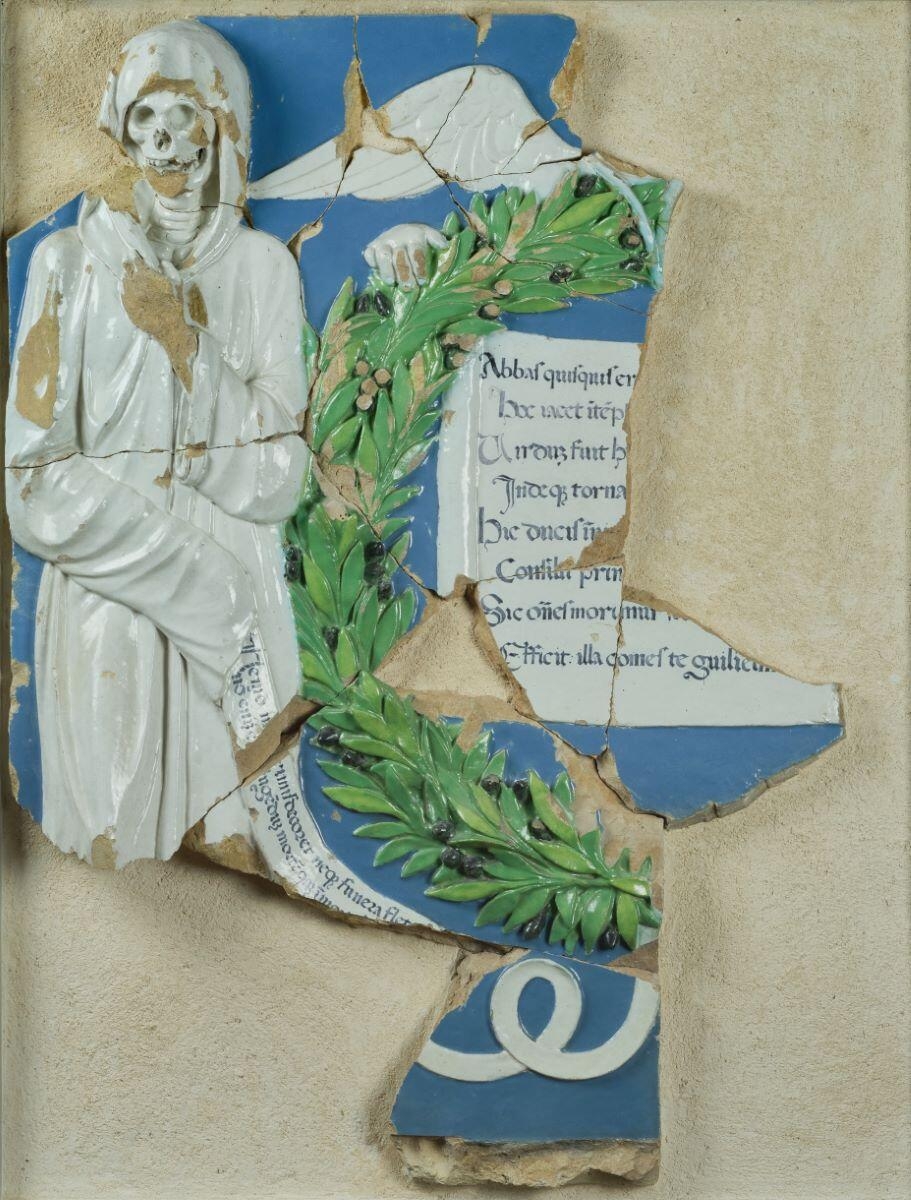 Fragment du mausolée de Guillaume Fillastre représentant la Mort et l'épitaphe