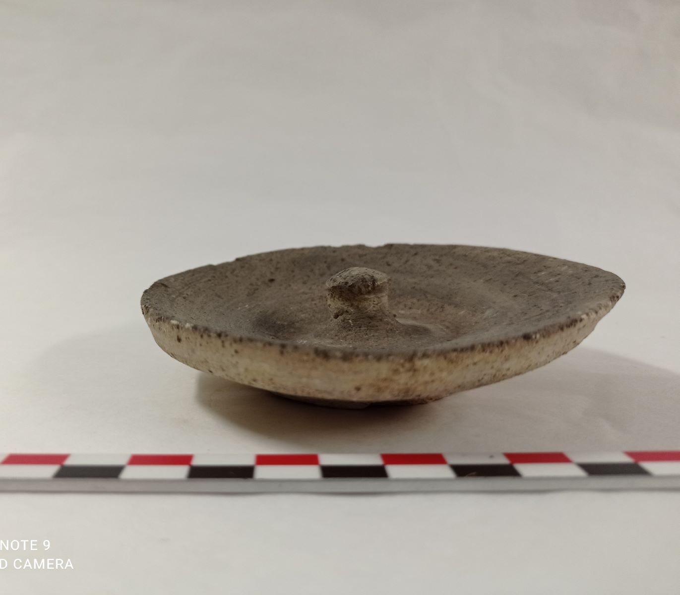 Couvercle de vase avec tenon de préhension ?