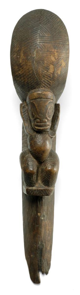 Tiki ; étrier d'échasse