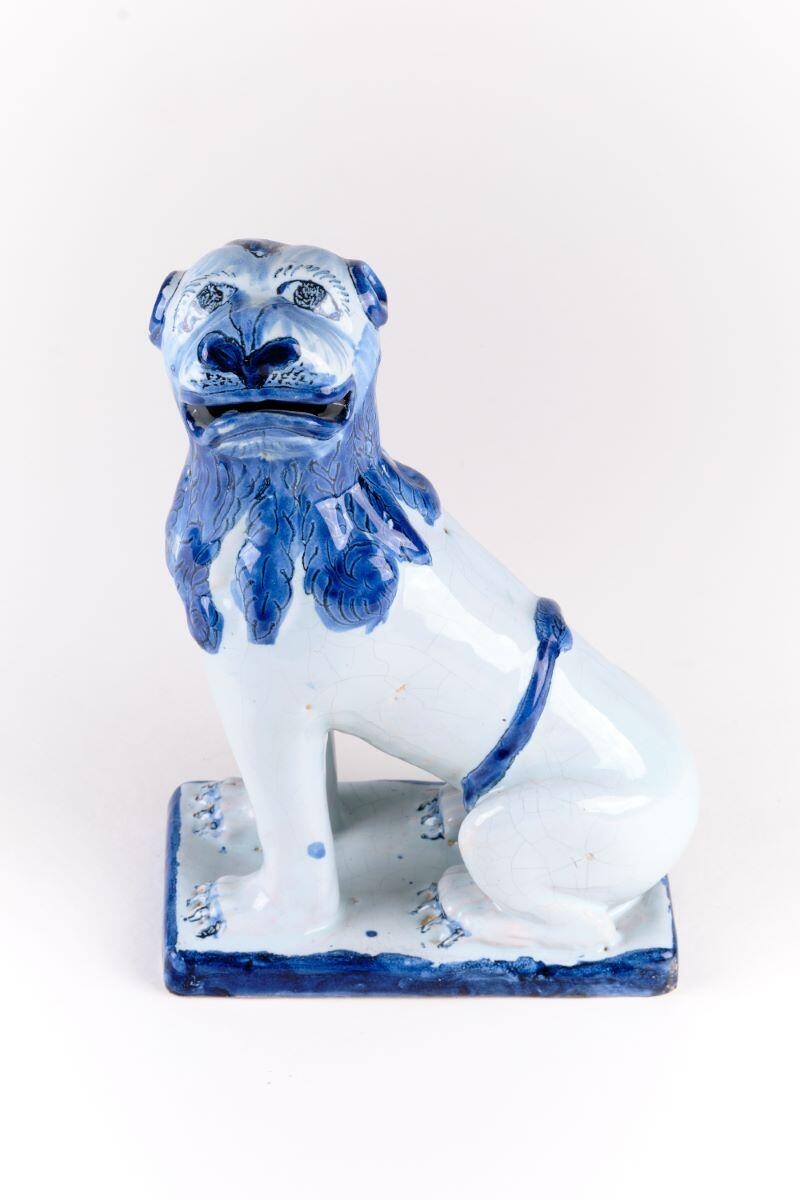 Lion assis