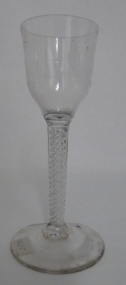 Verre à long pied orné de filets blancs