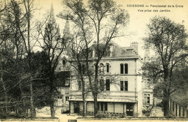 Soissons - Pensionnat de la Croix, vue prise des jardins
