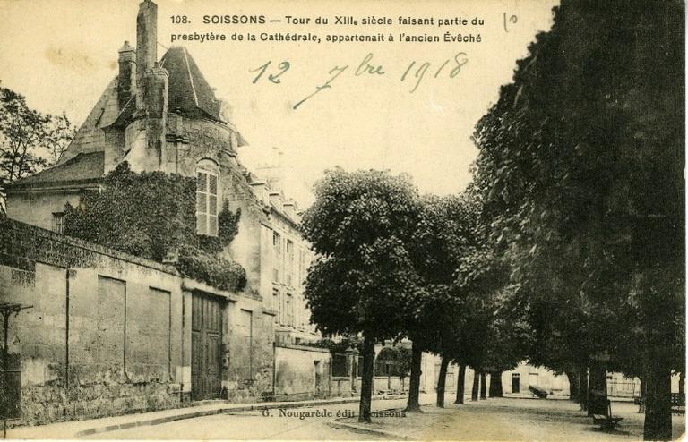 Soissons - Tour du XIIIe siècle faisant partie du presbytère de la Cathédrale, appartenait à l'ancien Evêché