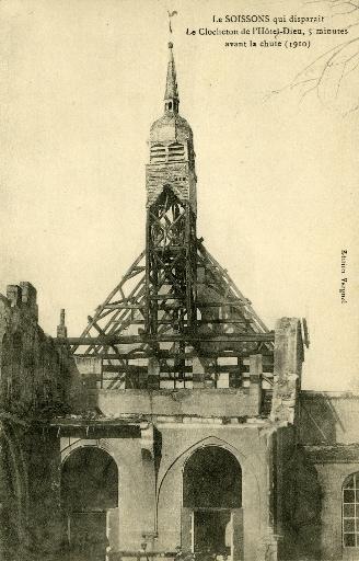 Le Soissons qui disparaît - Le Clocheton de l'Hôtel-Dieu, 5 minutes avant la chute (1910)