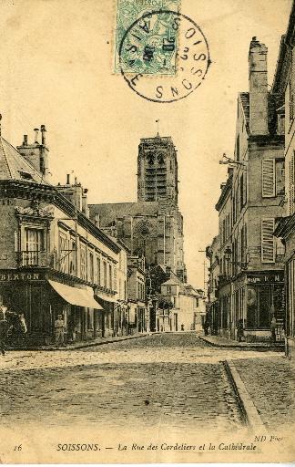 Soissons - La Rue des Cordeliers et la Cathédrale
