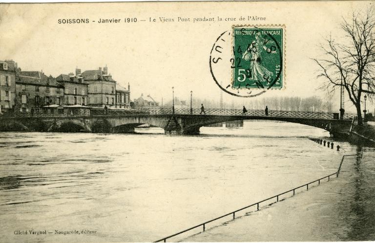 Soissons - Janvier 1910 - Le vieux pont pendant la crue de l'Aisne