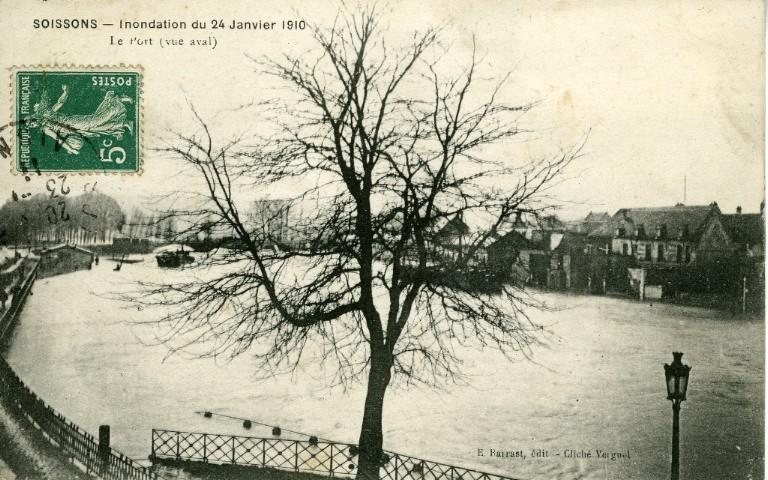 Soissons - Inondation du 24 janvier 1910 - Le port (vue aval)