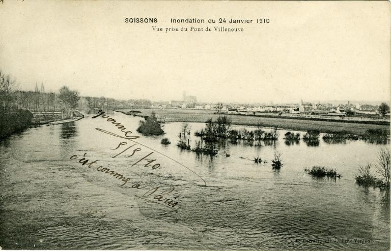 Soissons - Inondation du 24 janvier 1910 - Vue prise du pont de Villeneuve