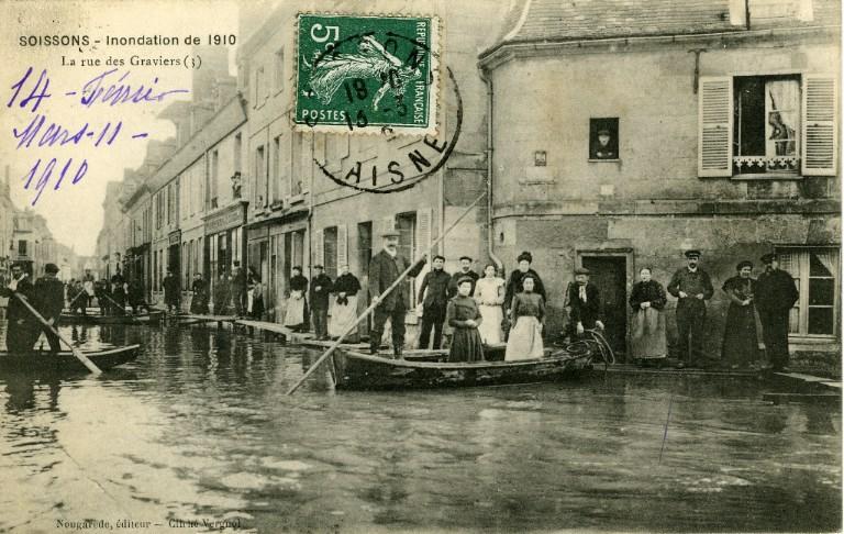 Soissons - Inondation de 1910 - La rue des graviers