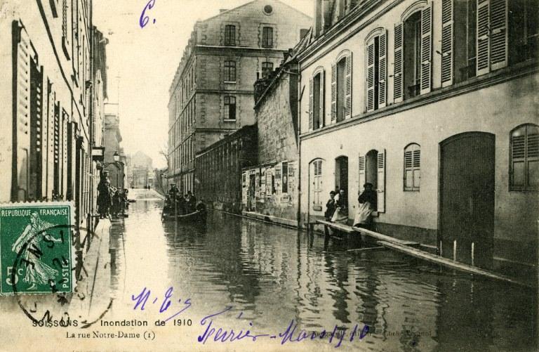 Soissons - Inondation de 1910 - La rue Notre-Dame