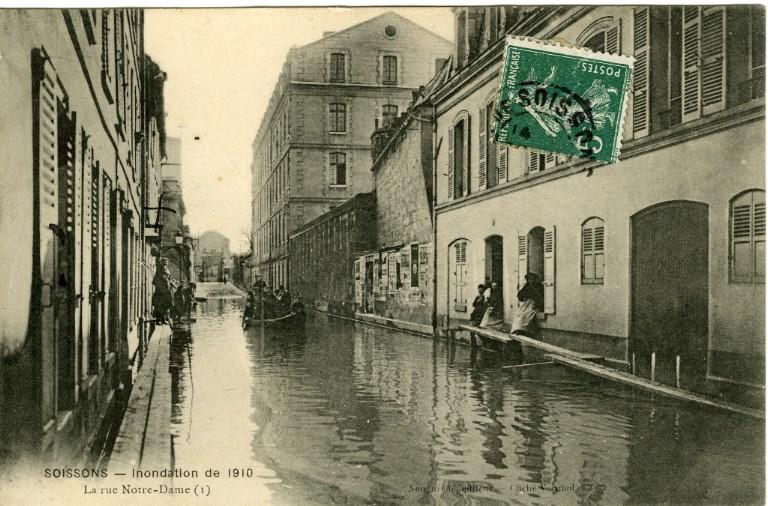 Soissons - Inondations de 1910 - La rue Notre-Dame