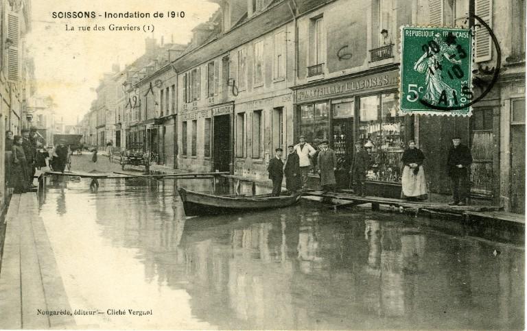 Soissons - Inondation de 1910 - La rue des graviers