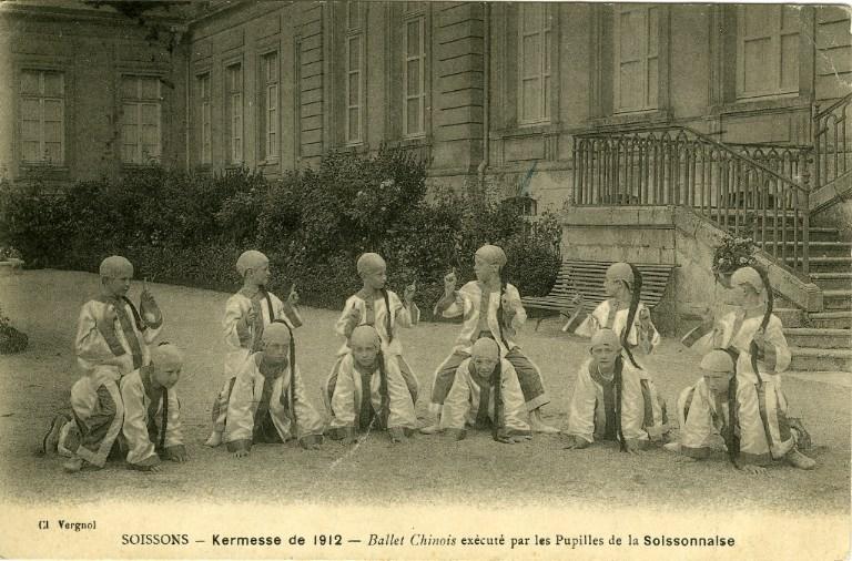 Soissons - Kermesse de 1912 - Ballet chinois éxécuté par les pupilles de la soissonnaise