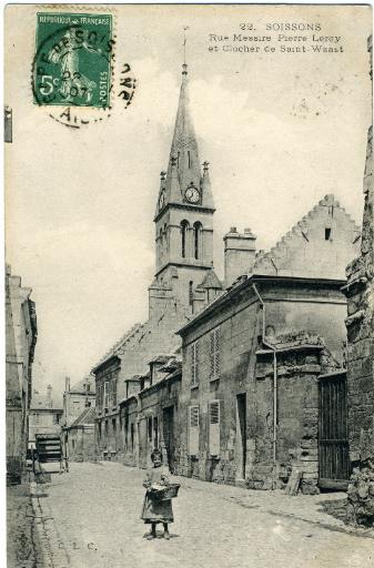 Soissons - Rue Messire Pierre Leroy et clocher de Saint-Waast