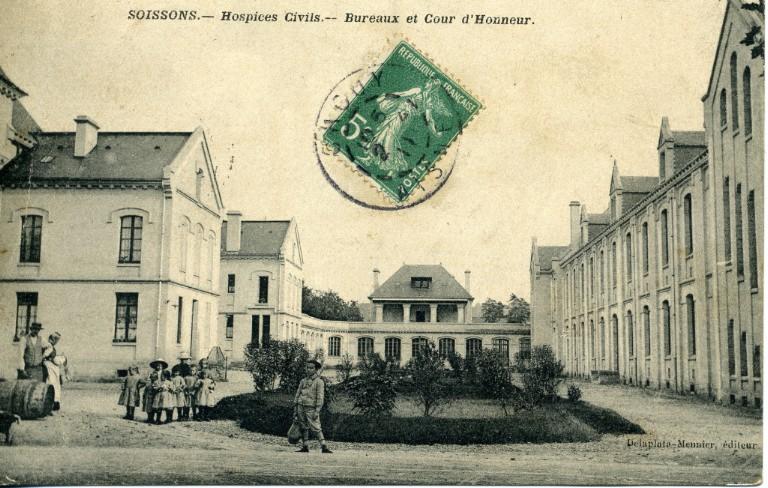 Soissons - Hospices Civils - Bureaux et Cour d'Honneur