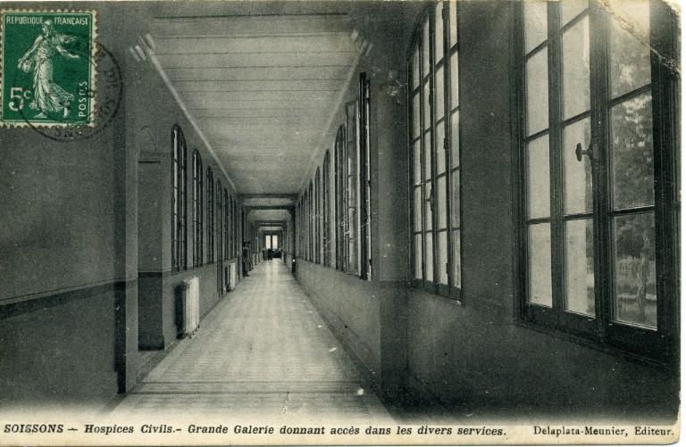 Soissons - Hospices Civils - Grande Galerie donnant accès dans les divers services
