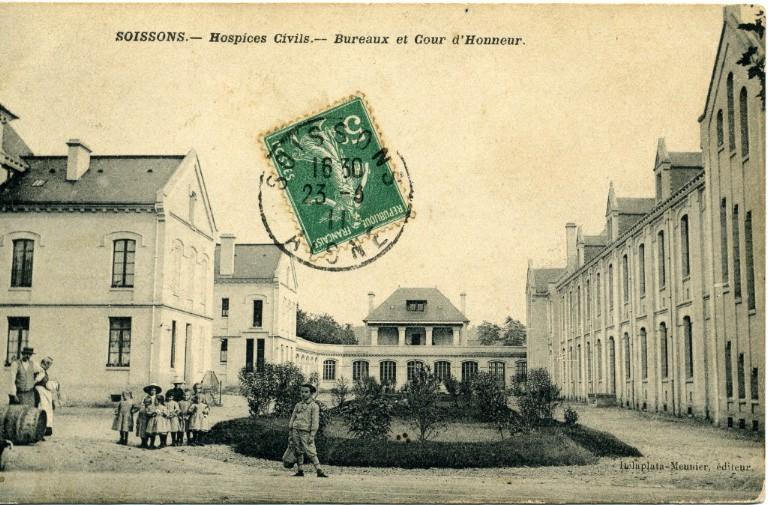 Soissons - Hospices Civils - Bureaux et Cour d'Honneur