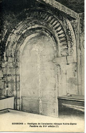Soissons - Vestiges de l'ancienne Abbaye Notre-Dame - Fenêtre du XIIe siècle