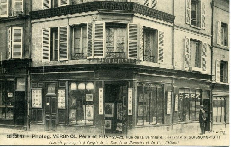Soissons - Photographie Vergnol Père & Fils - 20-22, Rue de la Bannière, près la Station Soissons-Port (entrée principale à l'angle de la Rue de la Bannière et du Pot d'Etain)
