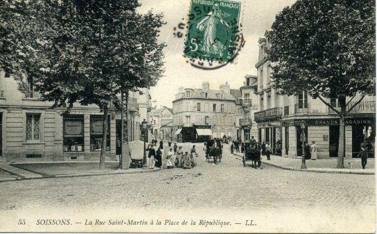 Soissons - La Rue Saint-Martin à la Place de la République