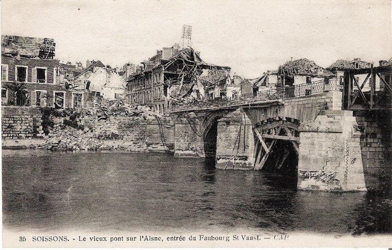 Soissons - Le vieux pont sur l'Aisne, entrée du Faubourg Saint-Waast