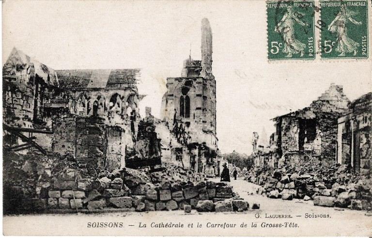 Soissons - La Cathédrale et le Carrefour de la Grosse-Tête