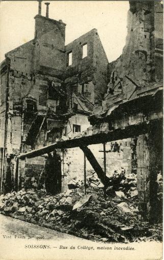 Soissons - Rue du Collège, maison incendiée