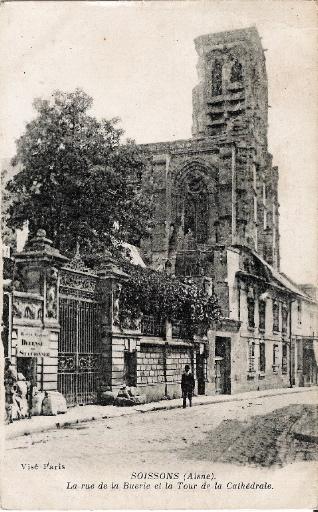 Soissons - La rue de la Buerie et la Tour de la Cathédrale
