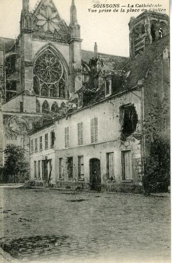 Soissons - La Cathédrale - Vue prise de la place du Cloître
