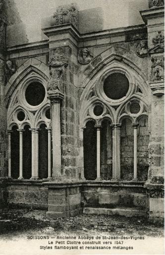 Soissons - Ancienne Abbaye Saint-Jean-des-Vignes -Petit Cloître construit vers 1547, styles flamboyant et renaissance mélangés