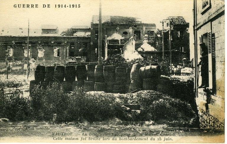 Guerre 1914-1915 - Vauxrot - La Distillerie, Vue prise de la Maison Charlot. Cette maison fut brûlée lors du bombardement du 25 juin