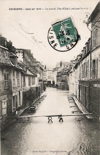 Soissons - janvier 1910 - La rue du Plat-d'Etain pendant la crue