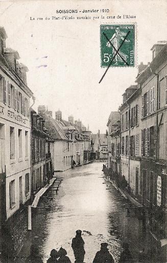 Soissons - Janvier 1910 - La rue du Plat-d'Etain envahie par la crue de l'Aisne
