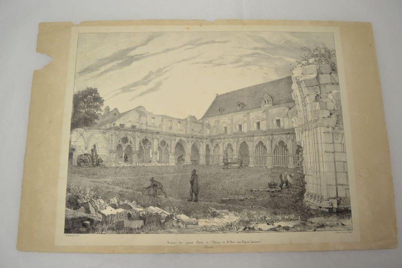 Ruines du grand cloître de l'abbaye Saint-Jean-des-Vignes à Soissons
