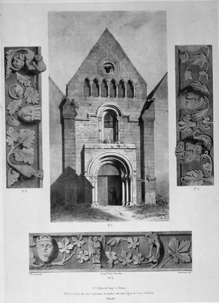 Eglise de Coucy-le-Château : frise des fonts baptismaux  en marbre noir dans l’église de Coucy-le-Château