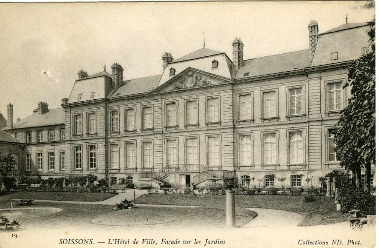 Soissons - Hôtel de Ville, Façade sur les Jardins