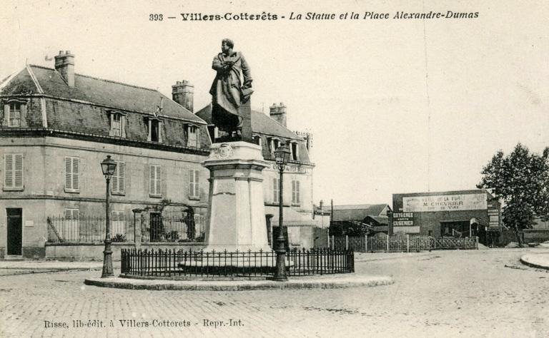 393 - Villers-Cotterêts - La Statue et la Place Alexandre-Dumas